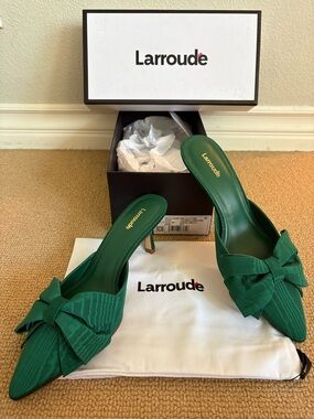 NWT Larroude Arianna Emerald Green Bow Pointed Toe Kitten Heel Mules, S 9